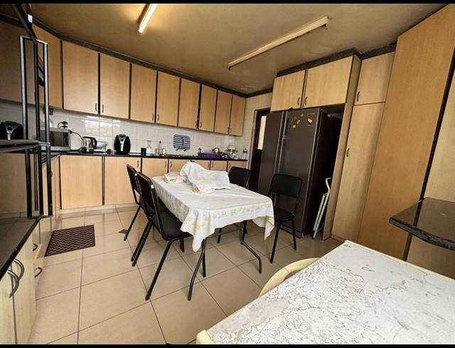 4 BEDROOM HOUSE FOR SALE IN RESERVOIR HILLS
